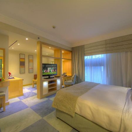 Halo Hotel Дубай Екстериор снимка
