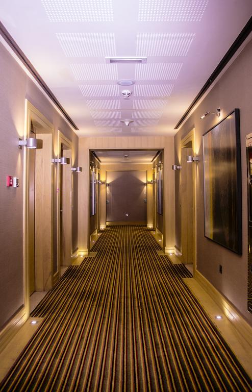 Halo Hotel Дубай Екстериор снимка