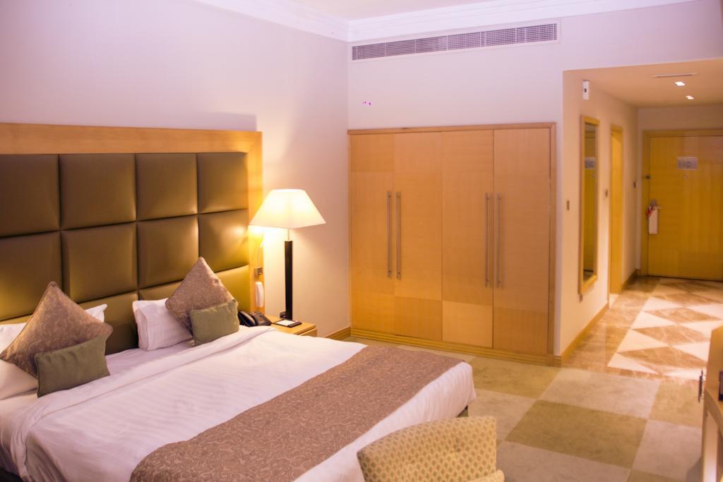 Halo Hotel Дубай Екстериор снимка