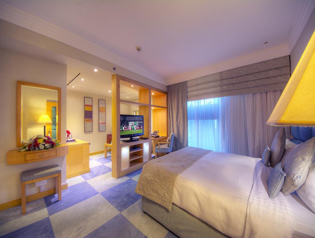 Halo Hotel Дубай Екстериор снимка
