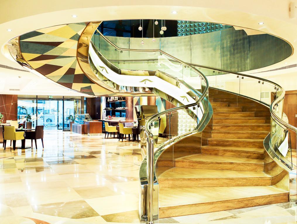 Halo Hotel Дубай Екстериор снимка