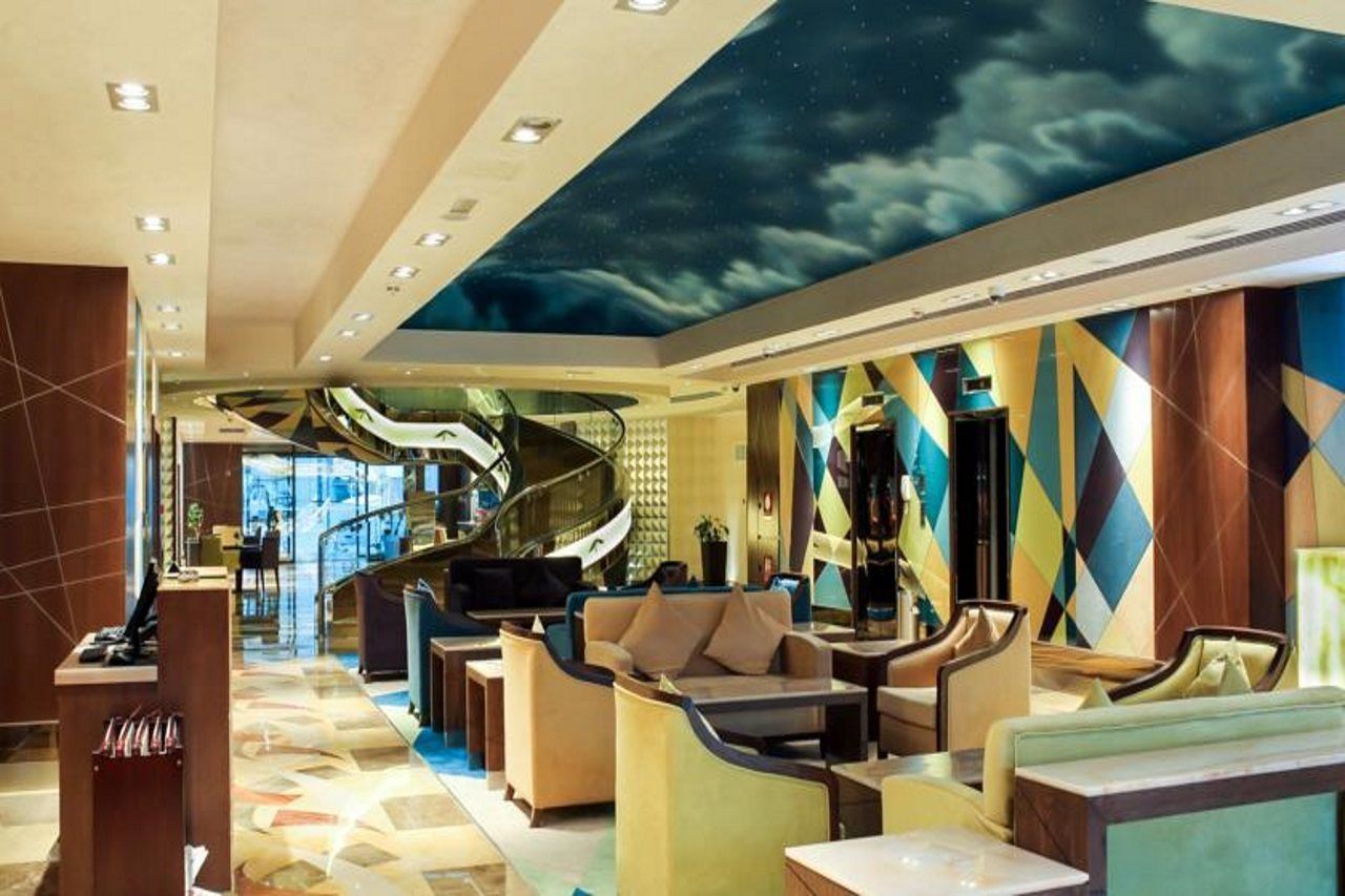 Halo Hotel Дубай Екстериор снимка
