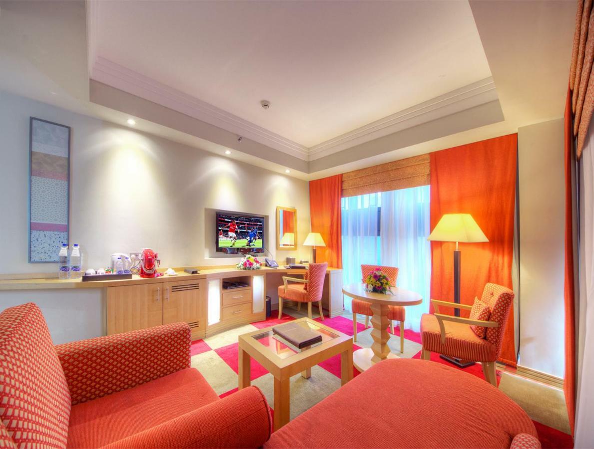 Halo Hotel Дубай Екстериор снимка