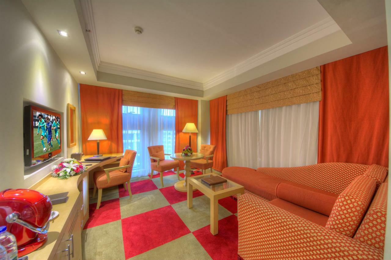 Halo Hotel Дубай Екстериор снимка