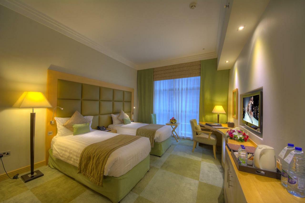 Halo Hotel Дубай Екстериор снимка