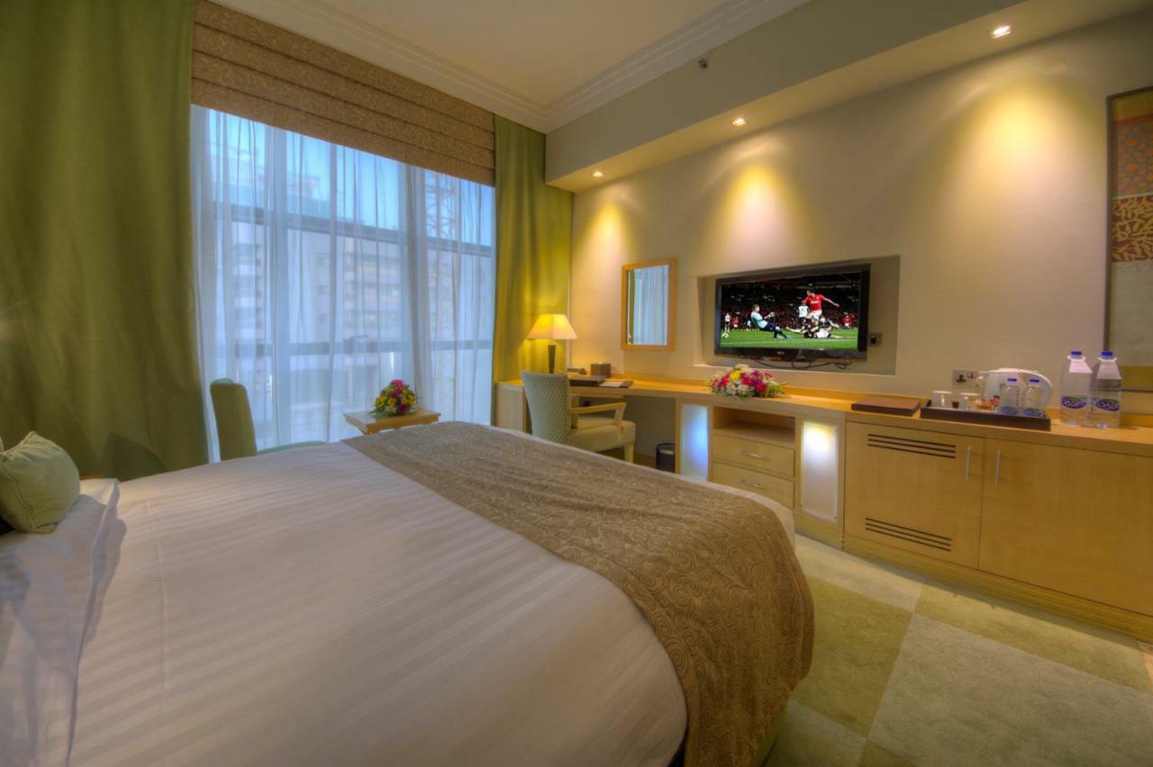 Halo Hotel Дубай Екстериор снимка