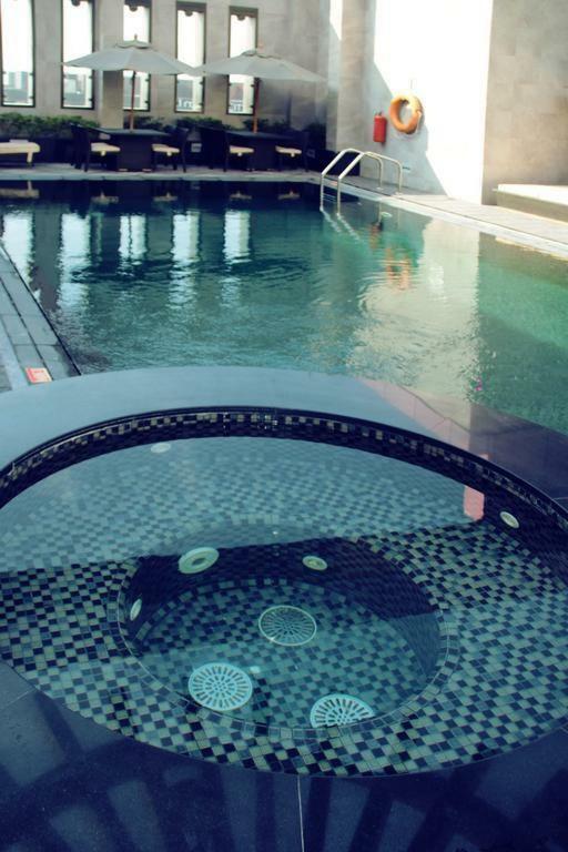 Halo Hotel Дубай Екстериор снимка